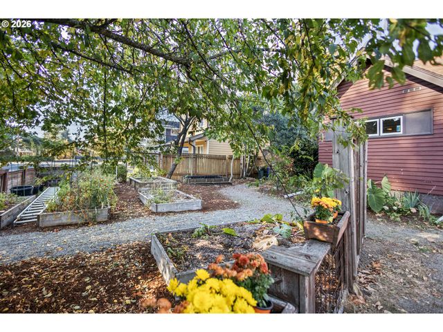 6103 Se CLATSOP St, Portland, OR 97206