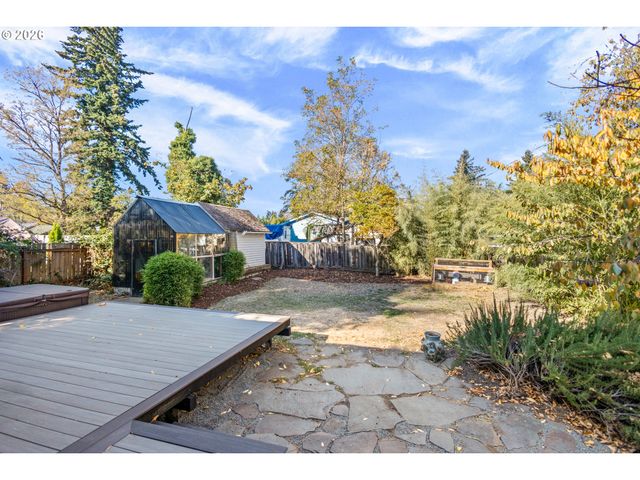 6103 Se CLATSOP St, Portland, OR 97206