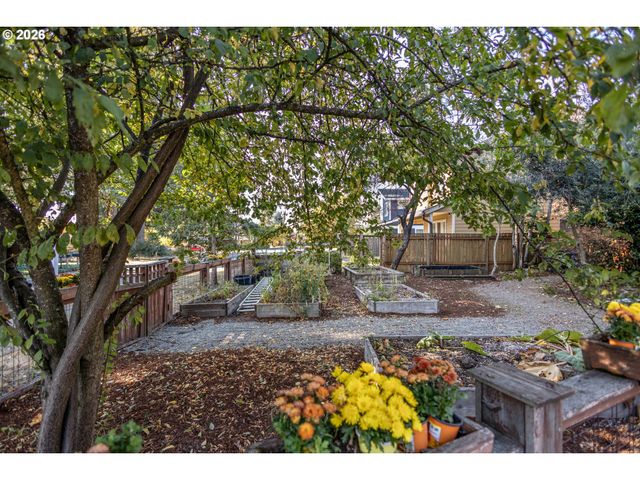 6103 Se CLATSOP St, Portland, OR 97206