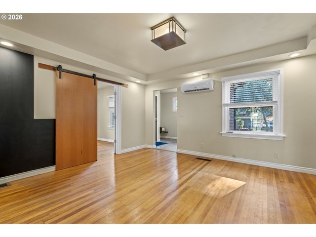 6103 Se CLATSOP St, Portland, OR 97206