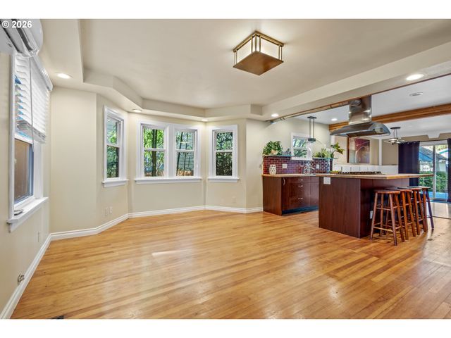 6103 Se CLATSOP St, Portland, OR 97206