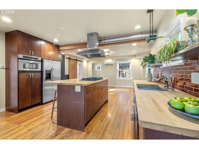 6103 Se CLATSOP St, Portland, OR 97206