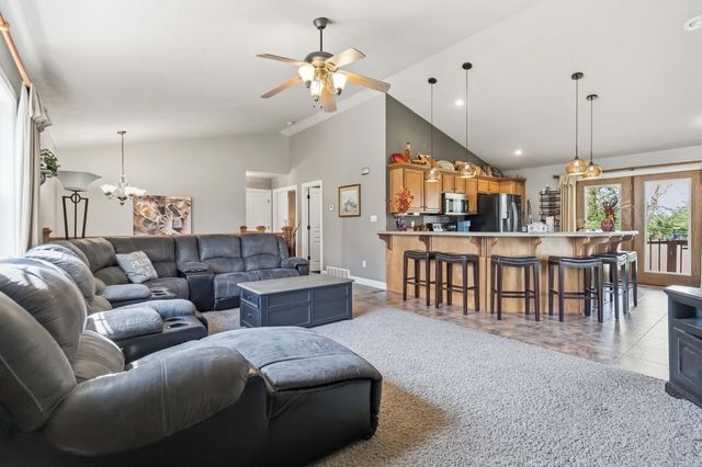 290 Twin Rivers Circle, Bronston, KY 42518