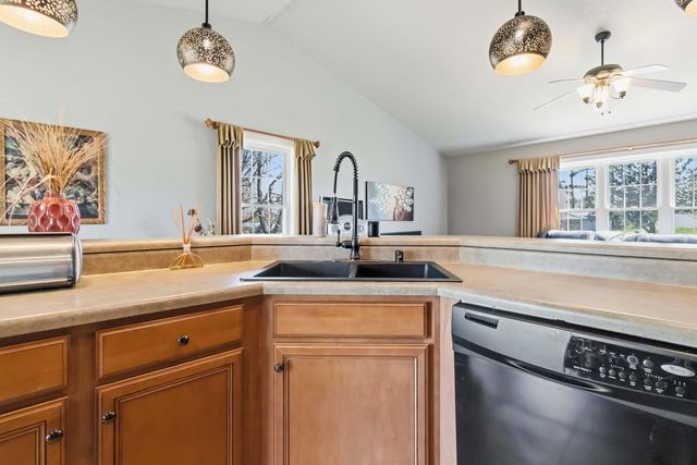 290 Twin Rivers Circle, Bronston, KY 42518