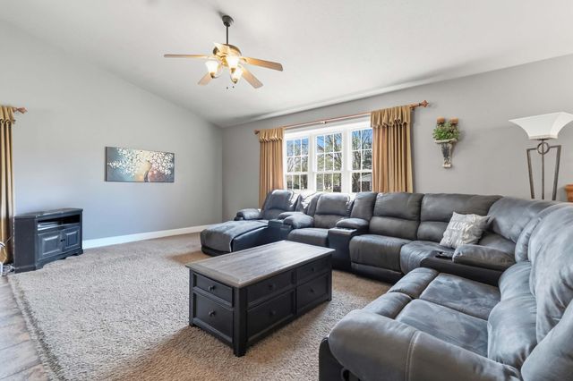 290 Twin Rivers Circle, Bronston, KY 42518