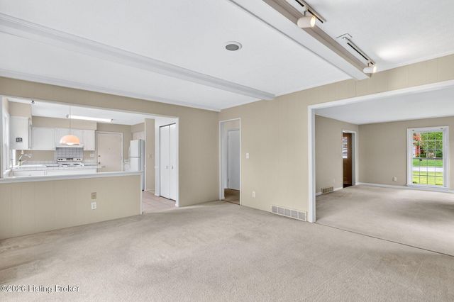9110 Tiverton Way, Louisville, KY 40242