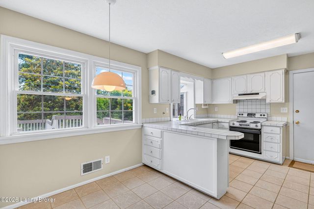 9110 Tiverton Way, Louisville, KY 40242