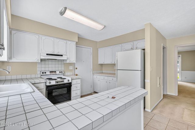 9110 Tiverton Way, Louisville, KY 40242