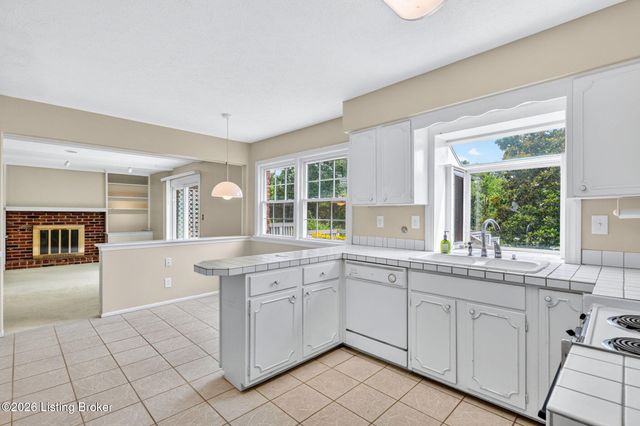 9110 Tiverton Way, Louisville, KY 40242