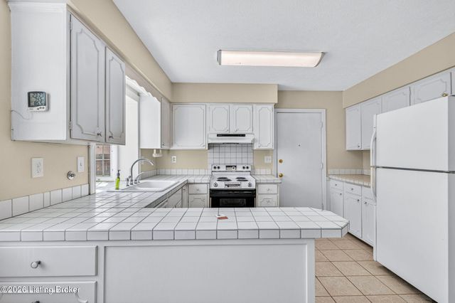 9110 Tiverton Way, Louisville, KY 40242