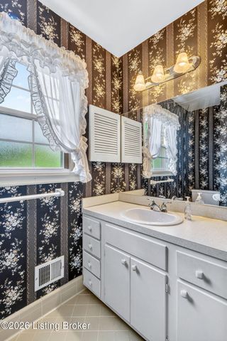 9110 Tiverton Way, Louisville, KY 40242