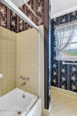 9110 Tiverton Way, Louisville, KY 40242