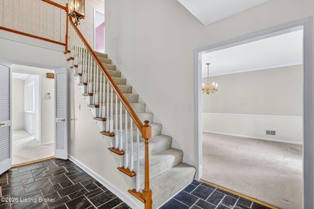 9110 Tiverton Way, Louisville, KY 40242