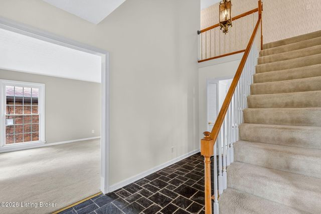 9110 Tiverton Way, Louisville, KY 40242