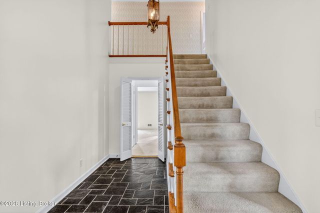 9110 Tiverton Way, Louisville, KY 40242
