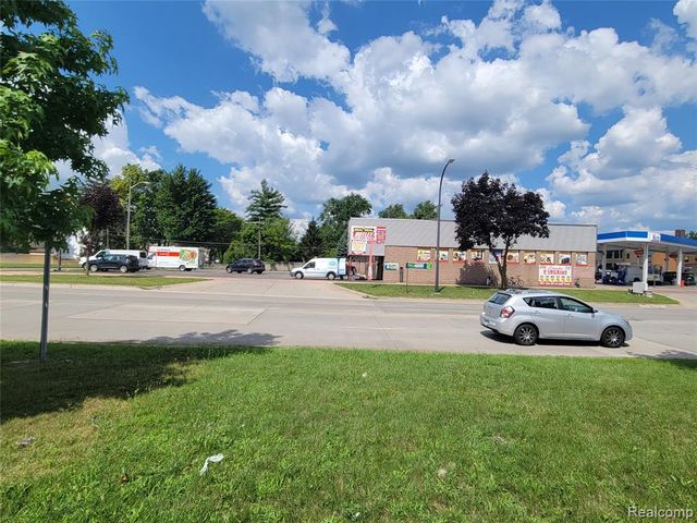 4650 S Beech Daly Street, Dearborn Heights, MI 48125