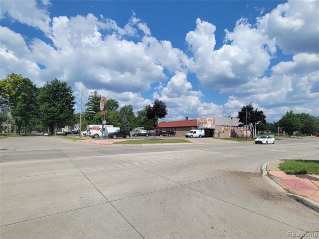 4650 S Beech Daly Street, Dearborn Heights, MI 48125