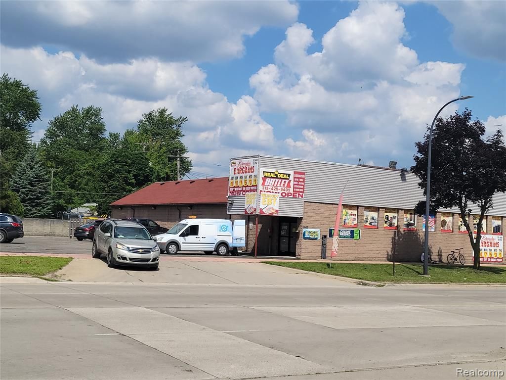 4650 S Beech Daly Street, Dearborn Heights, MI 48125
