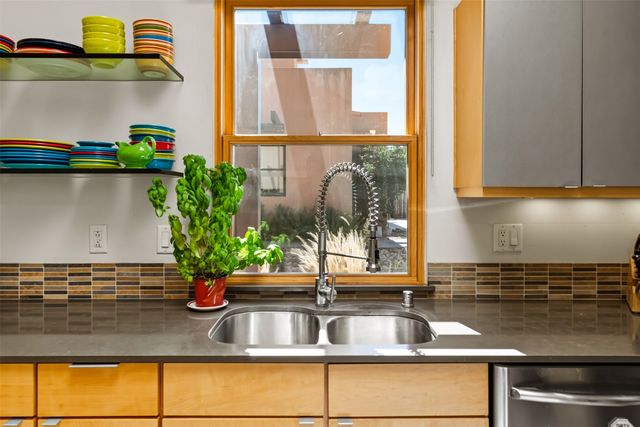 927 Alto Street B, Santa Fe, NM 87501