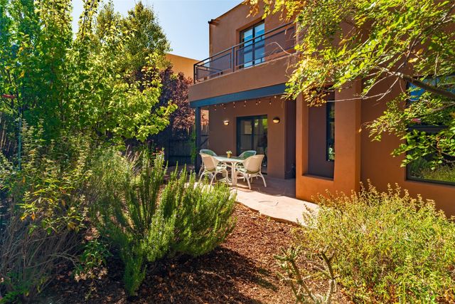 927 Alto Street B, Santa Fe, NM 87501