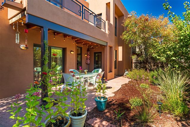 927 Alto Street B, Santa Fe, NM 87501
