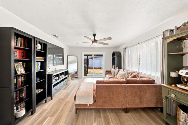 2736 Magnolia St, Ceres, CA 95307