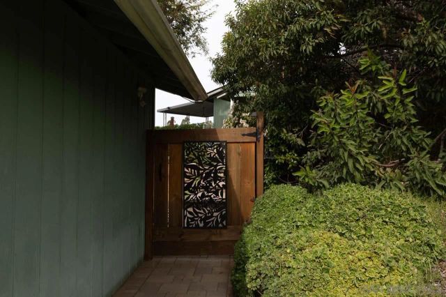 730 Lonsdale Ln, Vista, CA 92084