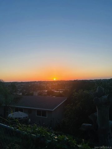 730 Lonsdale Ln, Vista, CA 92084