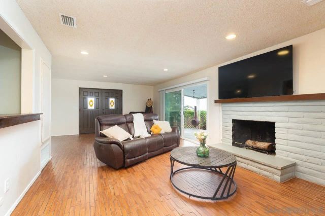 730 Lonsdale Ln, Vista, CA 92084