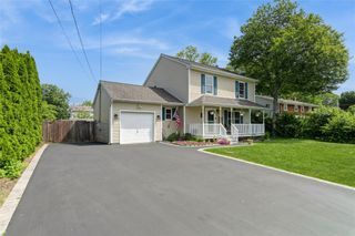 15 Loughlin Drive, Shirley, NY 11967