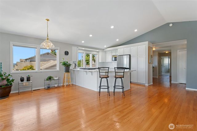 1022 S 225th Lane, Des Moines, WA 98198