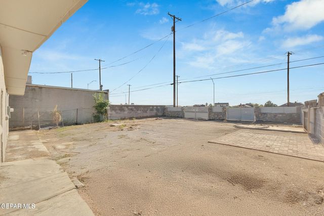 10284 Nirmal Drive, Socorro, TX 79927