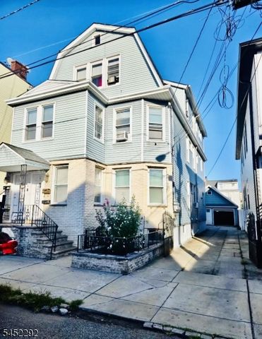 13 Windsor St, Kearny Town, NJ 07032