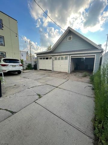 13 Windsor St, Kearny Town, NJ 07032