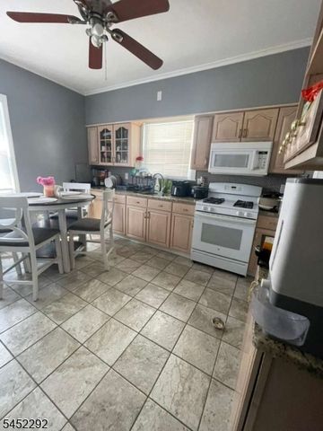 13 Windsor St, Kearny Town, NJ 07032