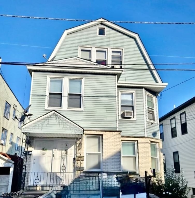 13 Windsor St, Kearny Town, NJ 07032