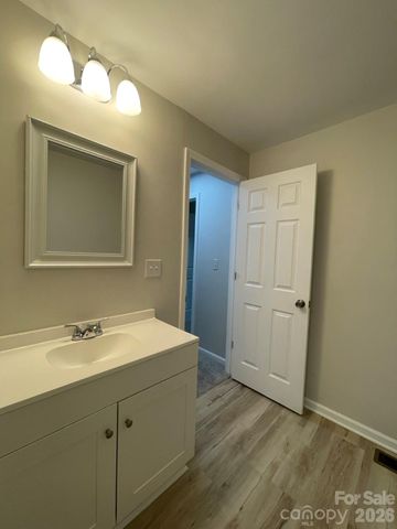 1617 W 4th Avenue, Gastonia, NC 28052