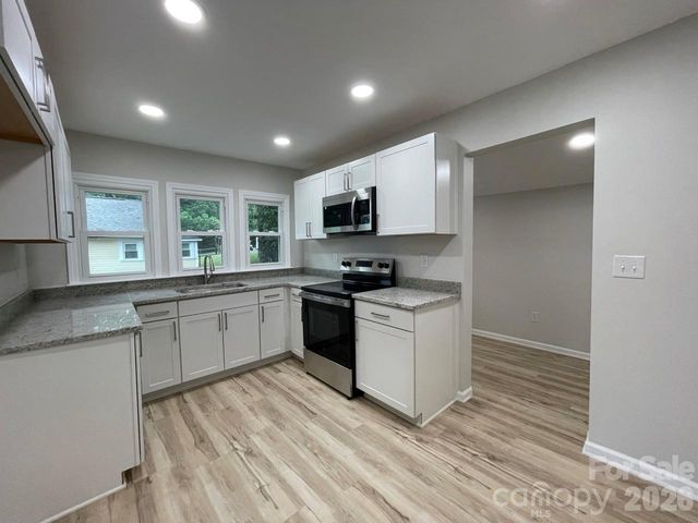 1617 W 4th Avenue, Gastonia, NC 28052