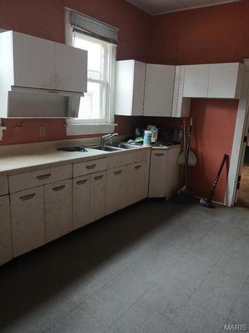 1213 Diamond Street, Alton, IL 62002