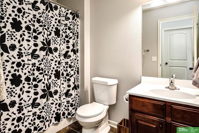 1814 N 207th Street, Elkhorn, NE 68022