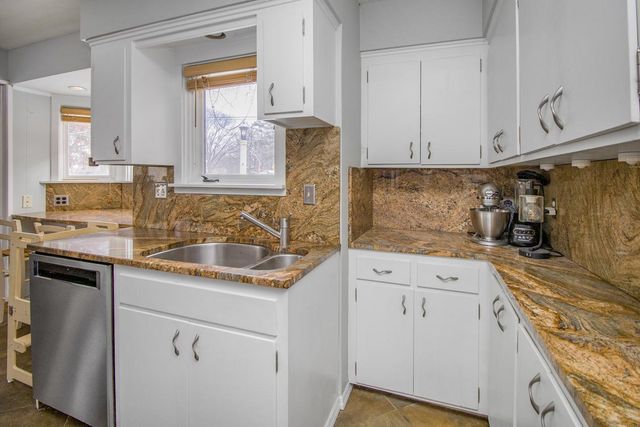 2414 W Old Shakopee Road, Bloomington, MN 55431