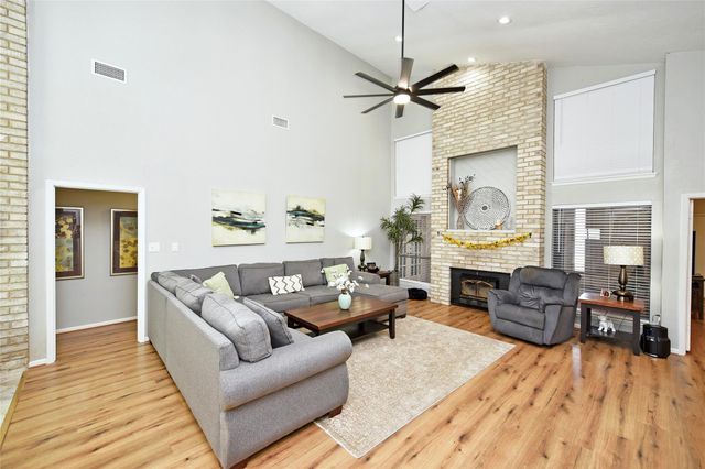 2527 Live Oak Drive, Rosenberg, TX 77471