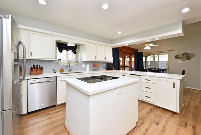 2527 Live Oak Drive, Rosenberg, TX 77471