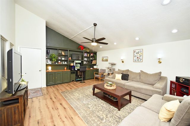 2527 Live Oak Drive, Rosenberg, TX 77471