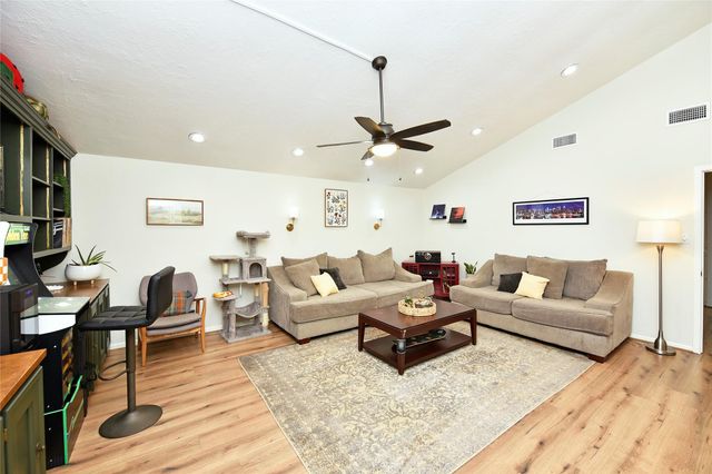 2527 Live Oak Drive, Rosenberg, TX 77471