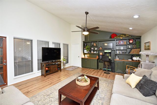 2527 Live Oak Drive, Rosenberg, TX 77471