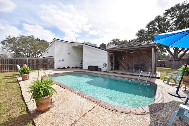 2527 Live Oak Drive, Rosenberg, TX 77471