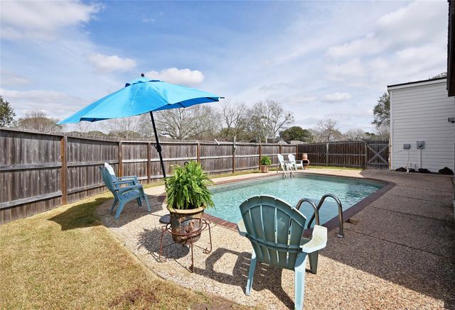 2527 Live Oak Drive, Rosenberg, TX 77471