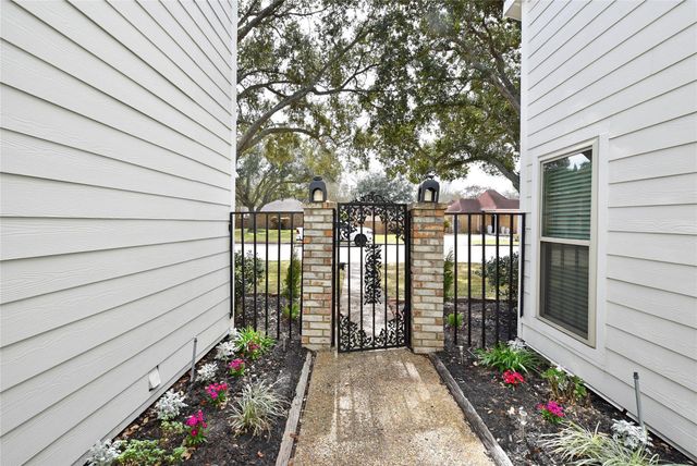 2527 Live Oak Drive, Rosenberg, TX 77471