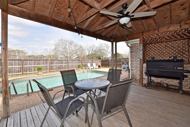 2527 Live Oak Drive, Rosenberg, TX 77471